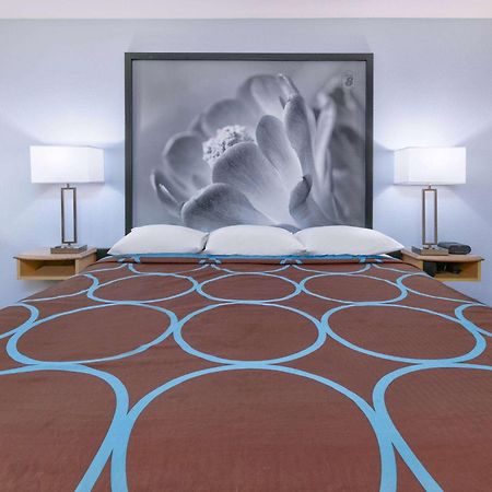 Super 8 By Wyndham New Braunfels I-35 Hotel Екстериор снимка