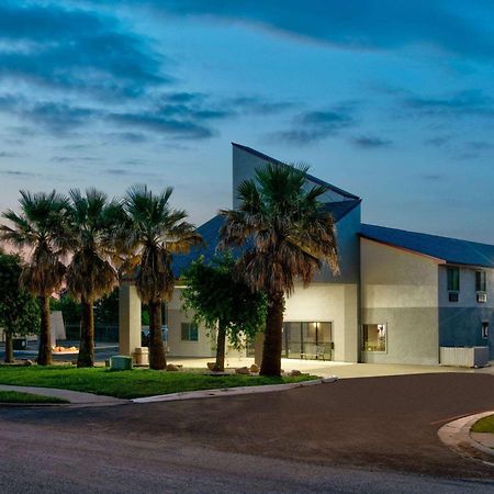 Super 8 By Wyndham New Braunfels I-35 Hotel Екстериор снимка