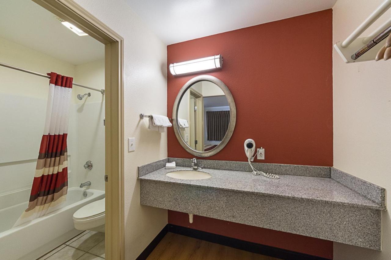 Super 8 By Wyndham New Braunfels I-35 Hotel Екстериор снимка