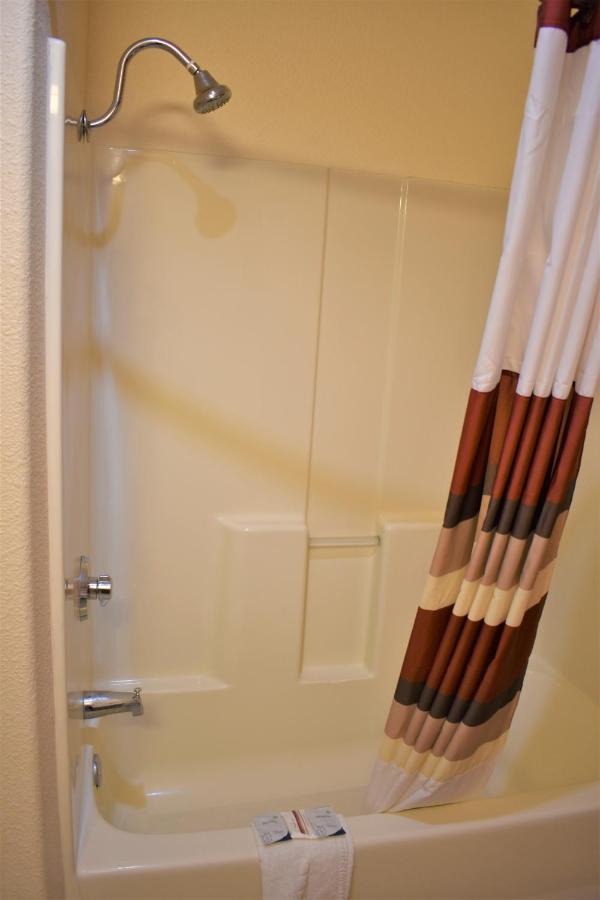 Super 8 By Wyndham New Braunfels I-35 Hotel Екстериор снимка