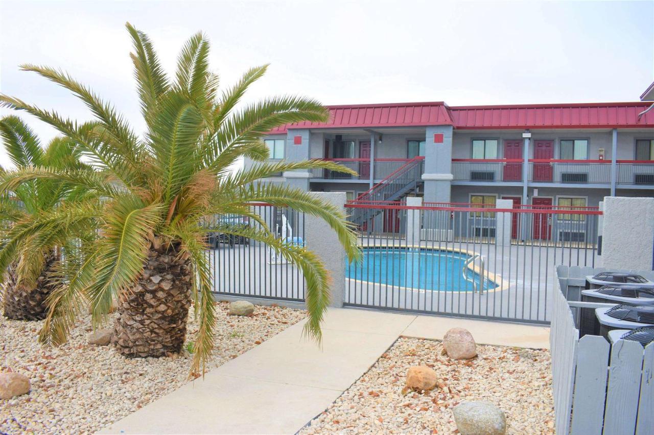 Super 8 By Wyndham New Braunfels I-35 Hotel Екстериор снимка