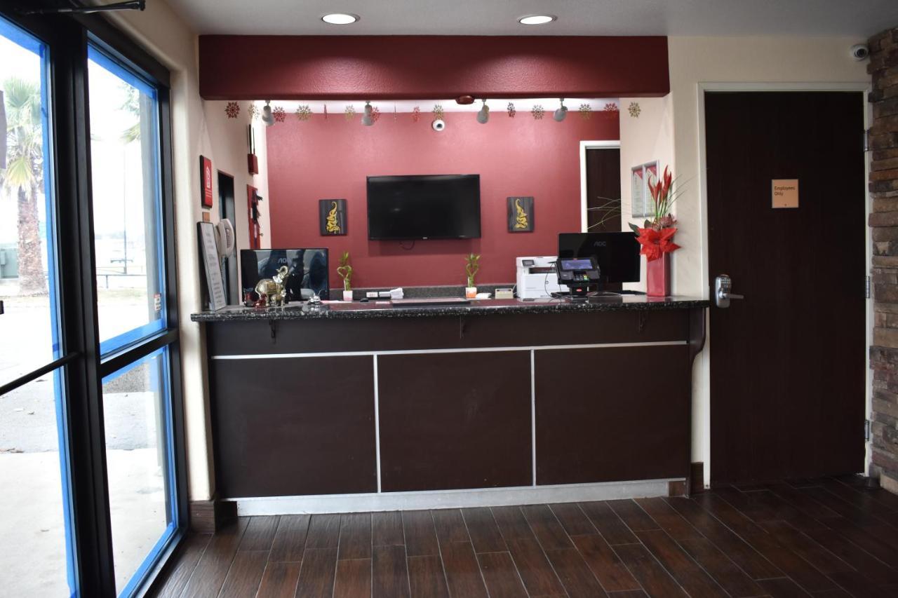 Super 8 By Wyndham New Braunfels I-35 Hotel Екстериор снимка