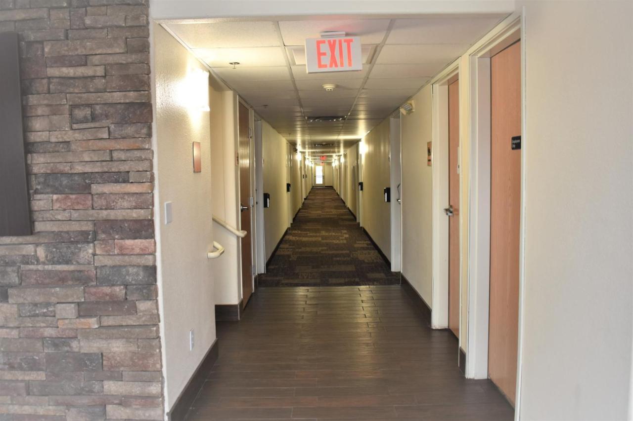 Super 8 By Wyndham New Braunfels I-35 Hotel Екстериор снимка
