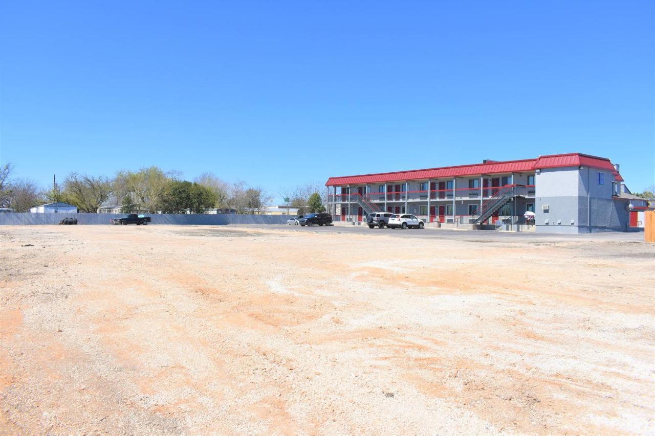 Super 8 By Wyndham New Braunfels I-35 Hotel Екстериор снимка