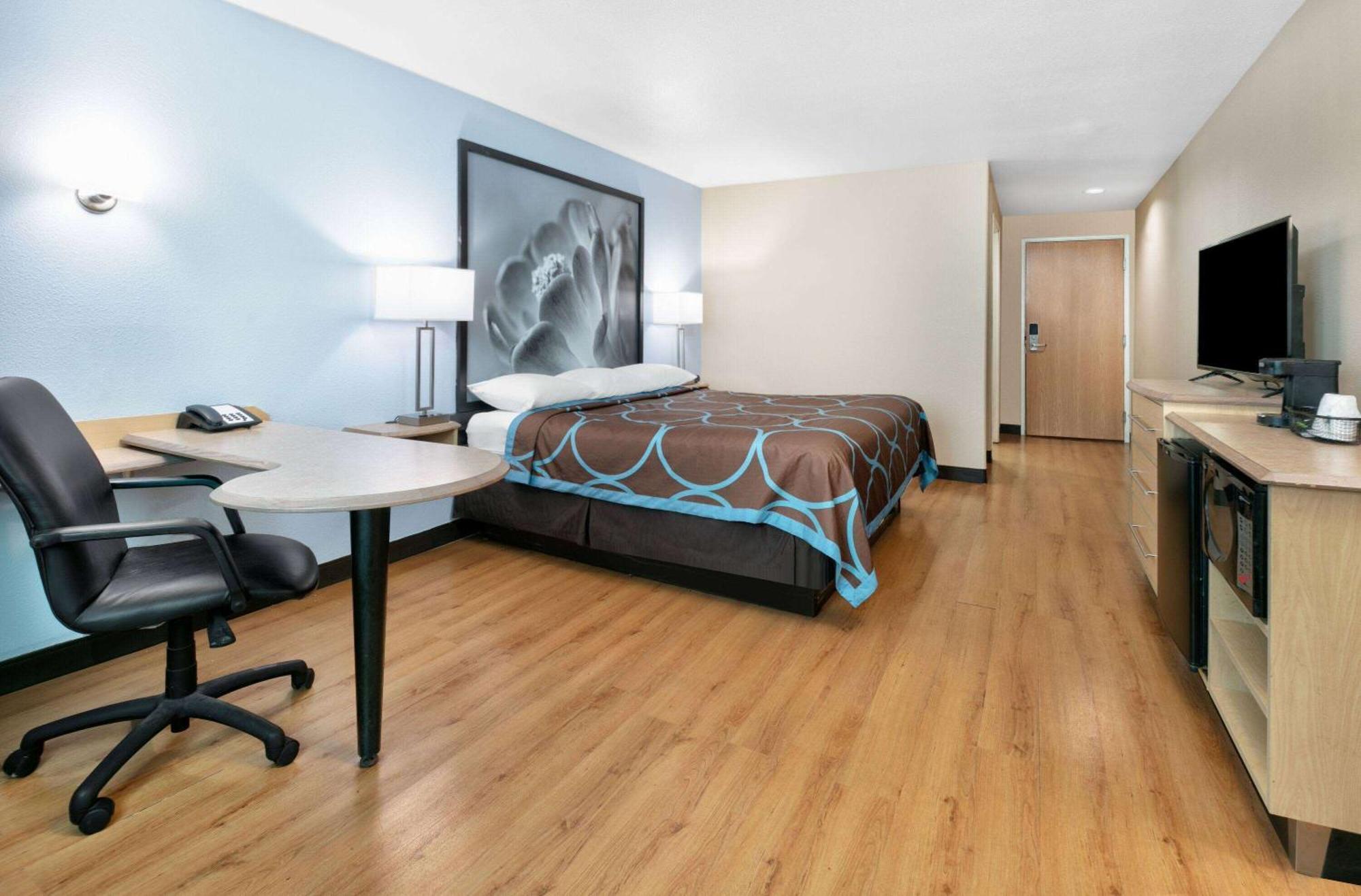 Super 8 By Wyndham New Braunfels I-35 Hotel Екстериор снимка