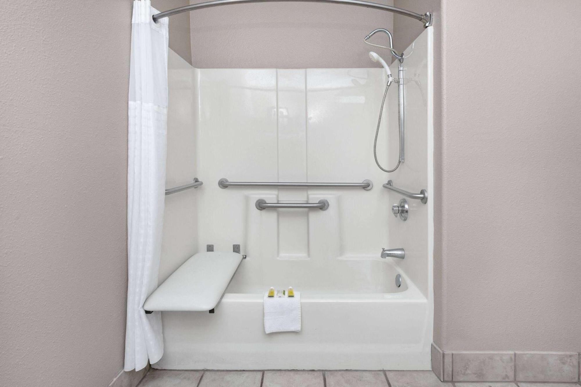 Super 8 By Wyndham New Braunfels I-35 Hotel Екстериор снимка