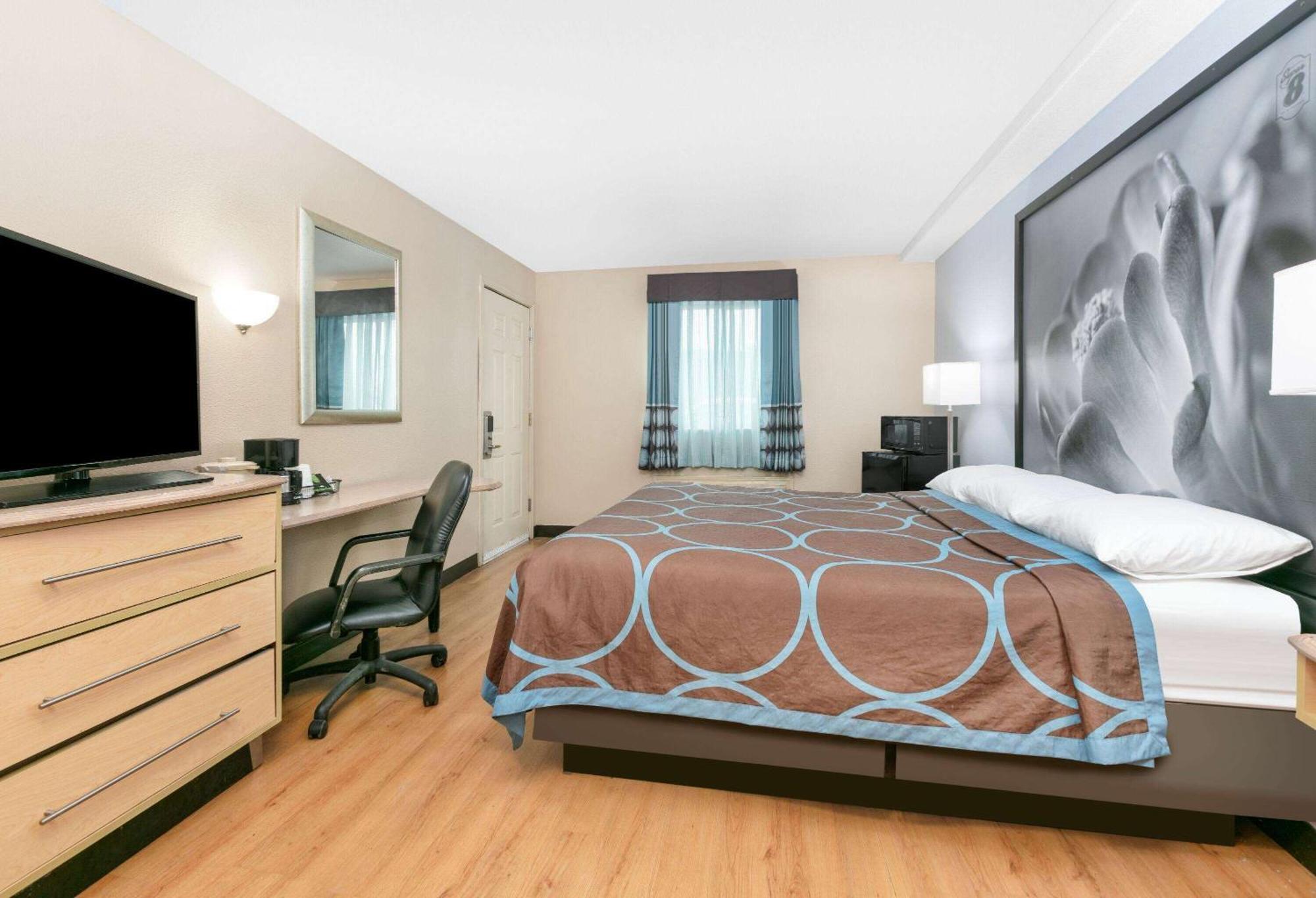 Super 8 By Wyndham New Braunfels I-35 Hotel Екстериор снимка
