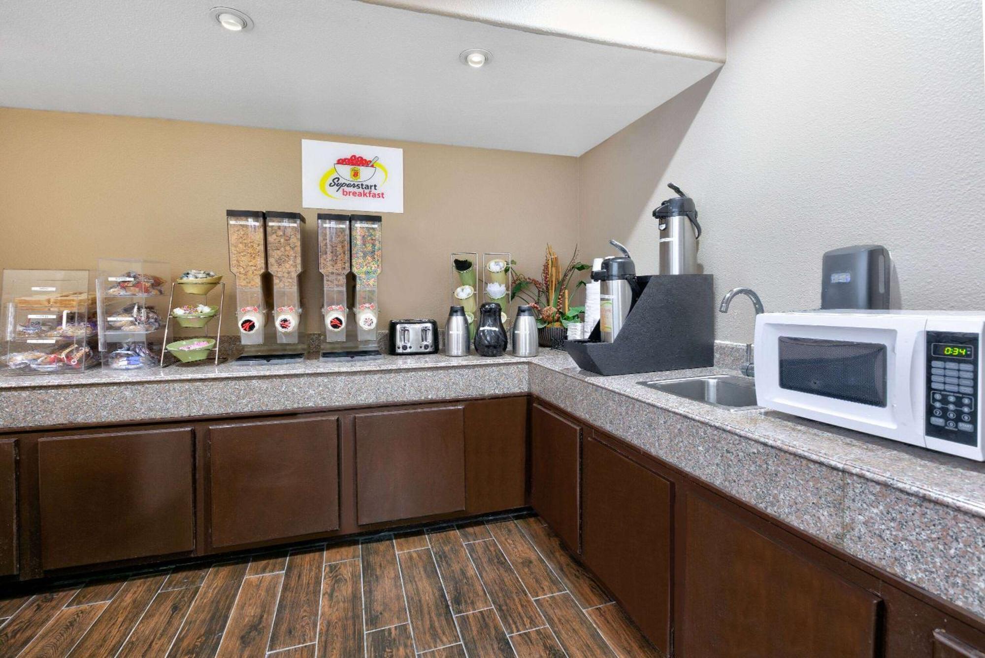 Super 8 By Wyndham New Braunfels I-35 Hotel Екстериор снимка
