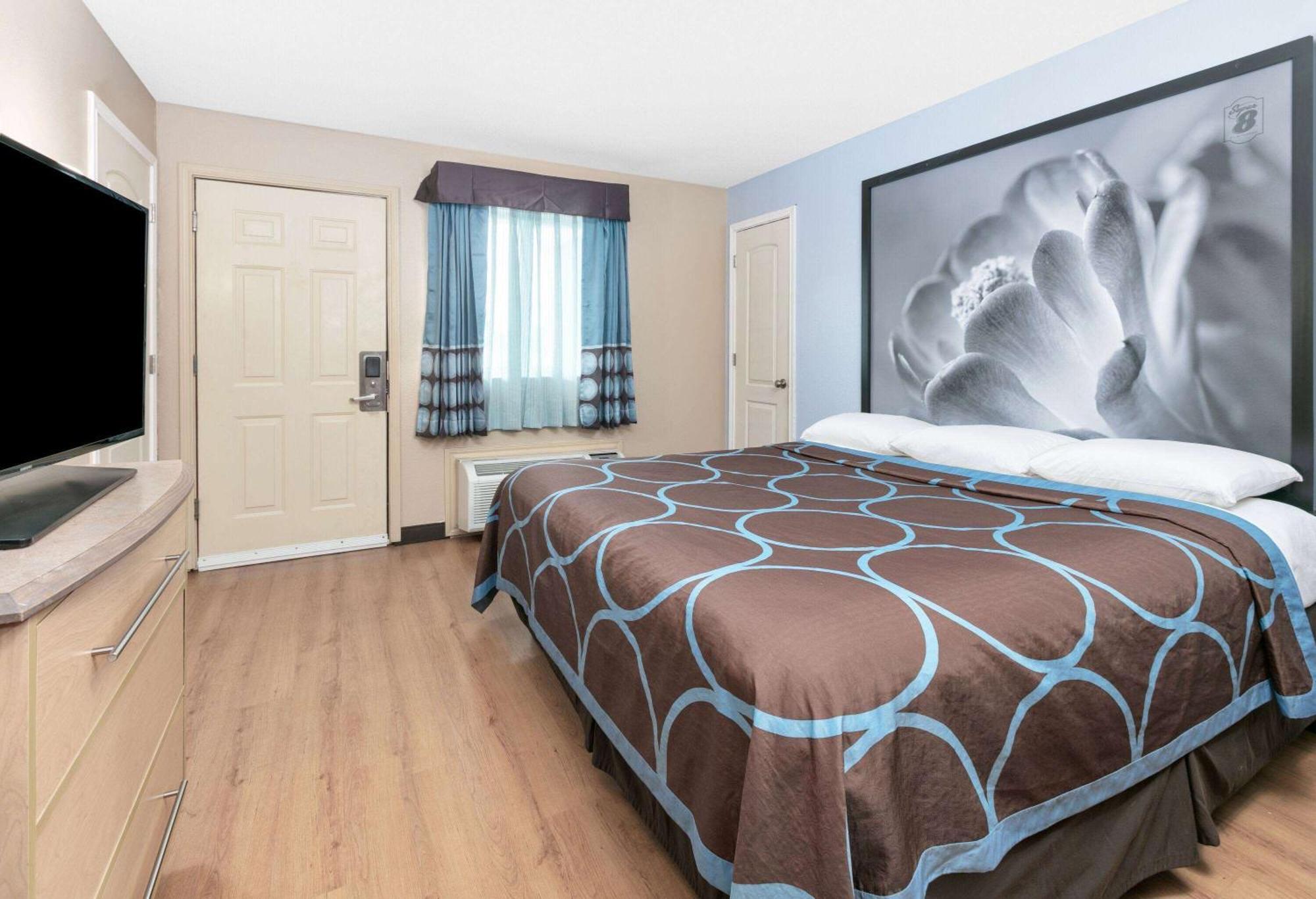 Super 8 By Wyndham New Braunfels I-35 Hotel Екстериор снимка