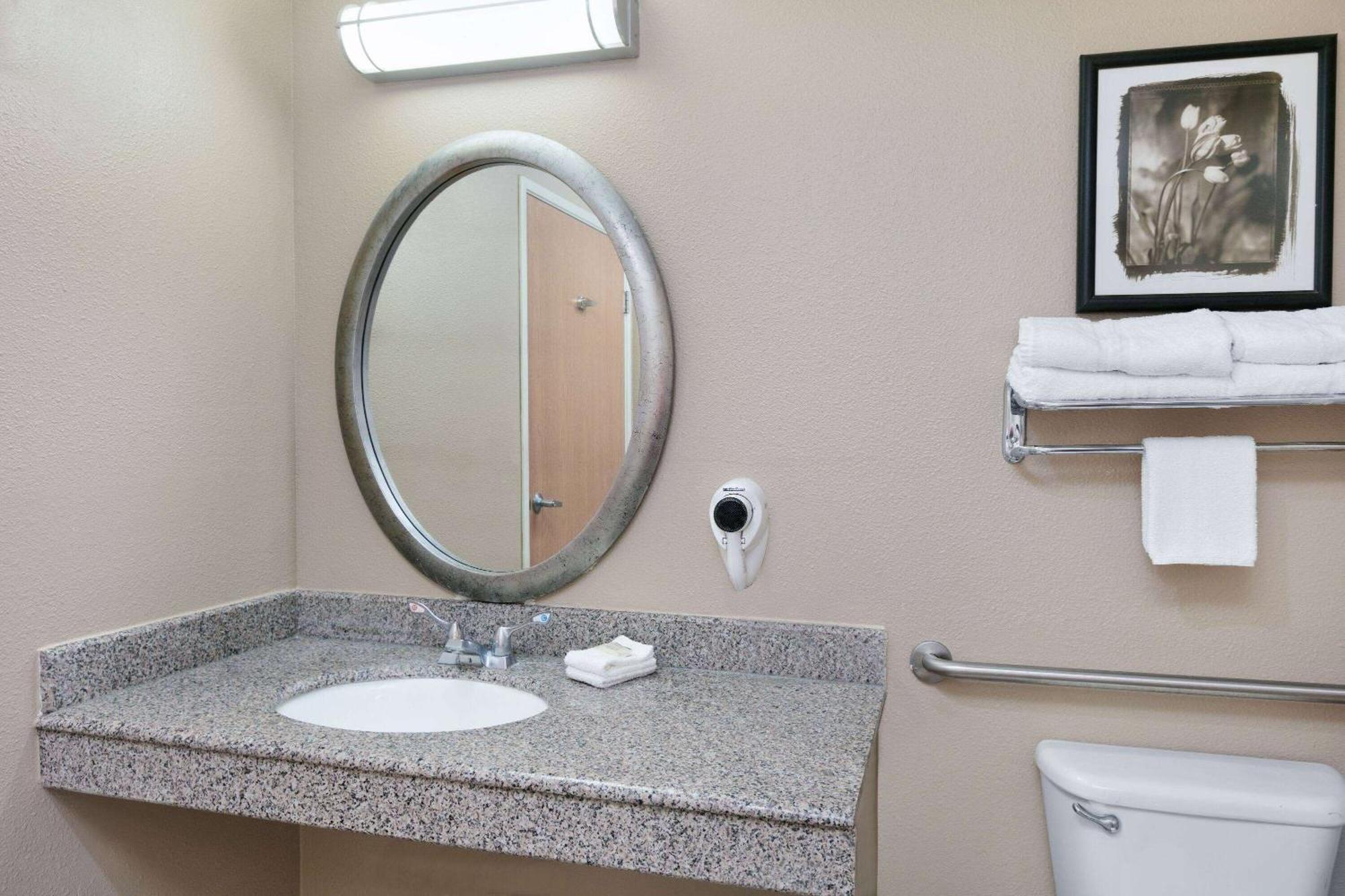 Super 8 By Wyndham New Braunfels I-35 Hotel Екстериор снимка