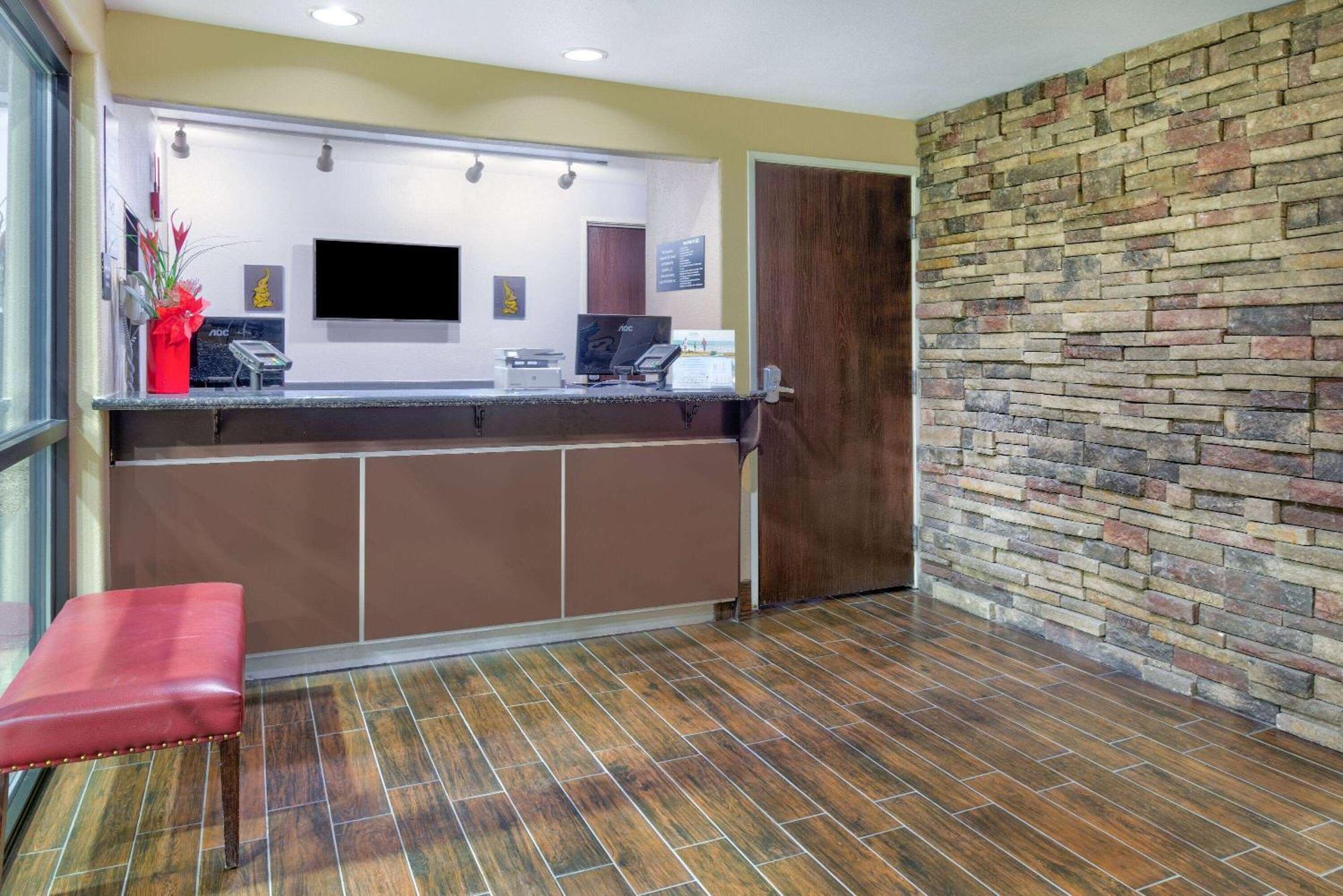 Super 8 By Wyndham New Braunfels I-35 Hotel Екстериор снимка