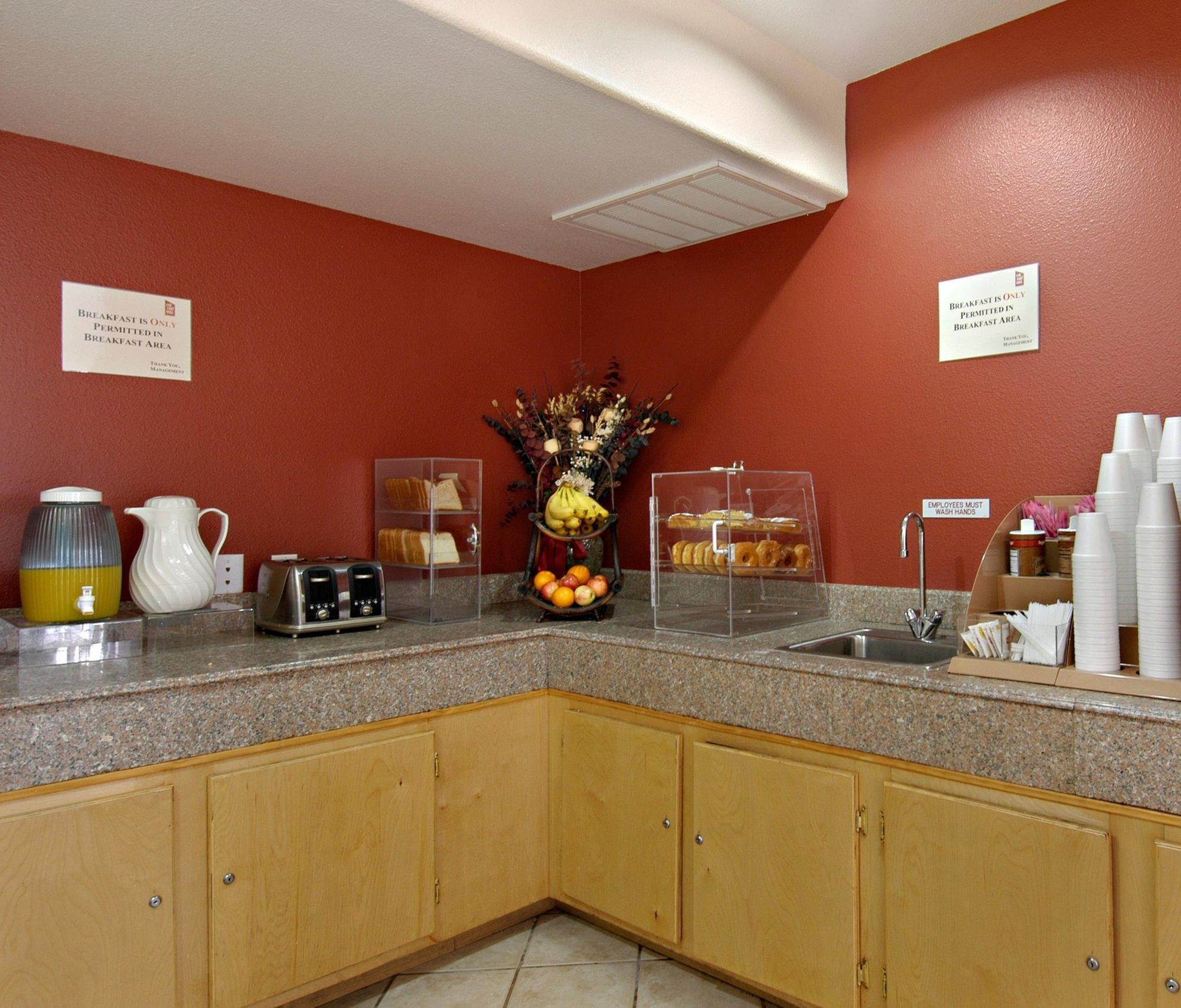 Super 8 By Wyndham New Braunfels I-35 Hotel Екстериор снимка
