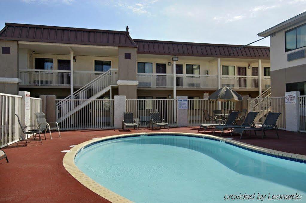 Super 8 By Wyndham New Braunfels I-35 Hotel Екстериор снимка