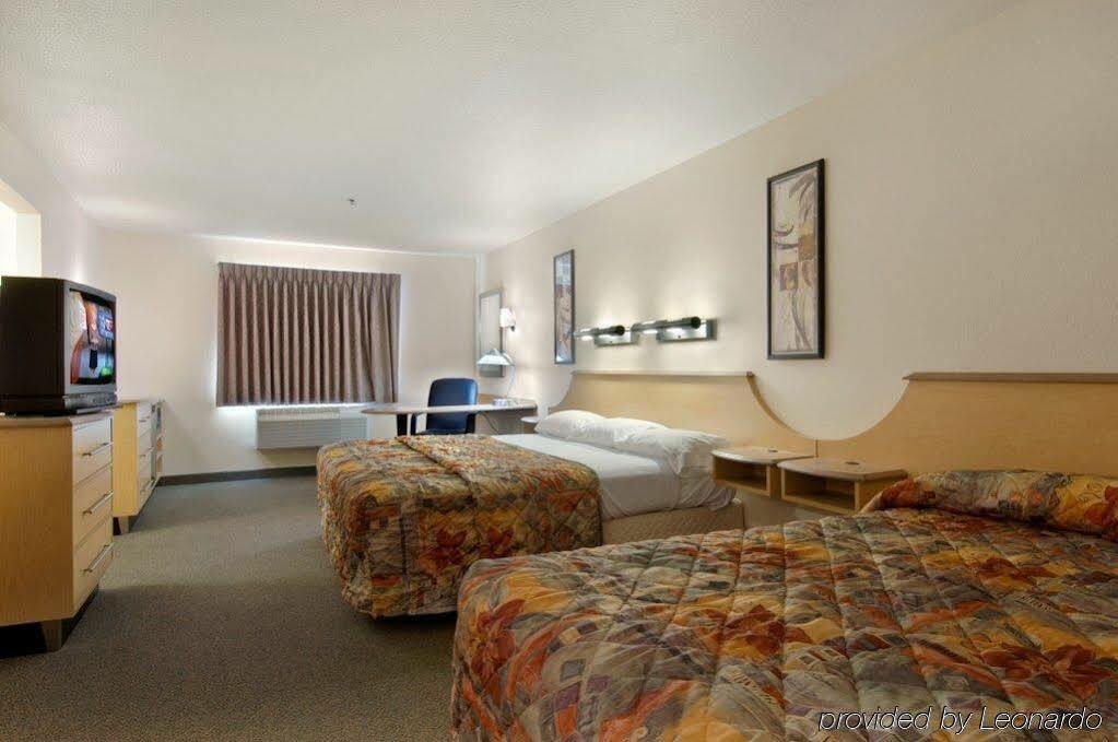 Super 8 By Wyndham New Braunfels I-35 Hotel Екстериор снимка
